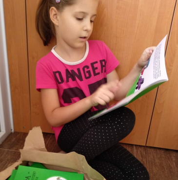 Наймолодша авторка та ілюстраторка виданої друком книги в Національному реєстрі рекордів України.